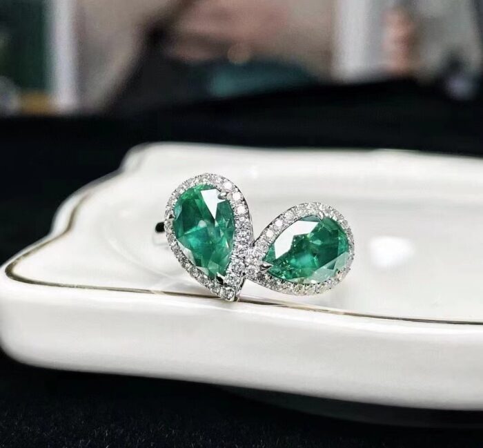 3CT VS Fancy Natural Green Diamond Ring